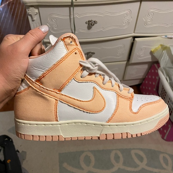 Nike. 9.5 run a little small. Perfect condition, brand new. - Picture 2 of 2